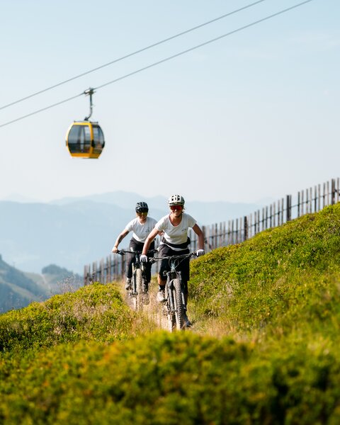 Mountain bikers on the trails of the biker region Saalbach Hinterglemm | © Moritz Ablinger